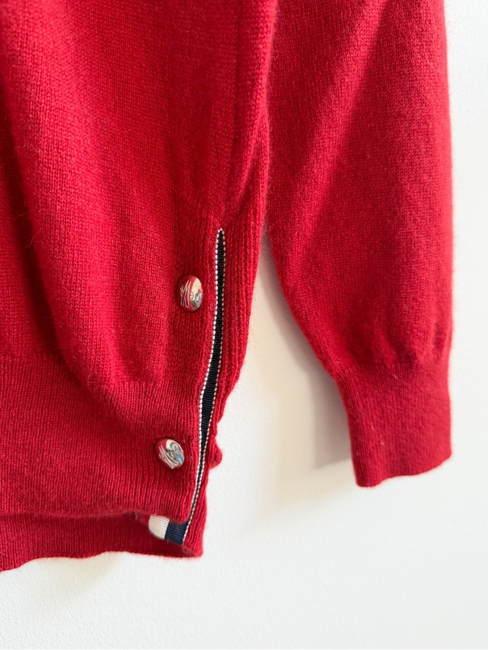 MONCLER • Maglione Tricot Girocollo Round Neck Cashmere Sweater in Red - Picture 6 of 14